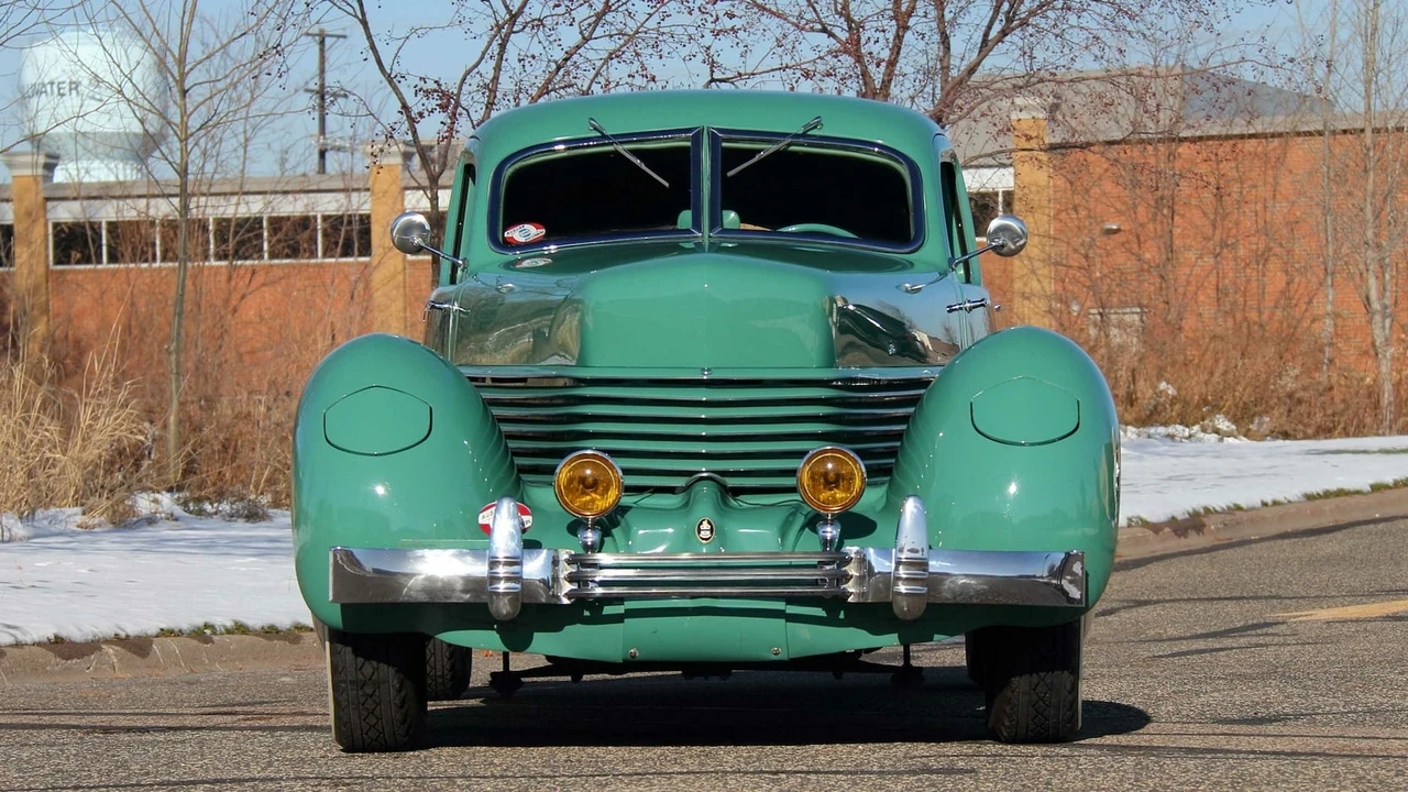 1937 Cord 810 & 812 - Image 14 of 31