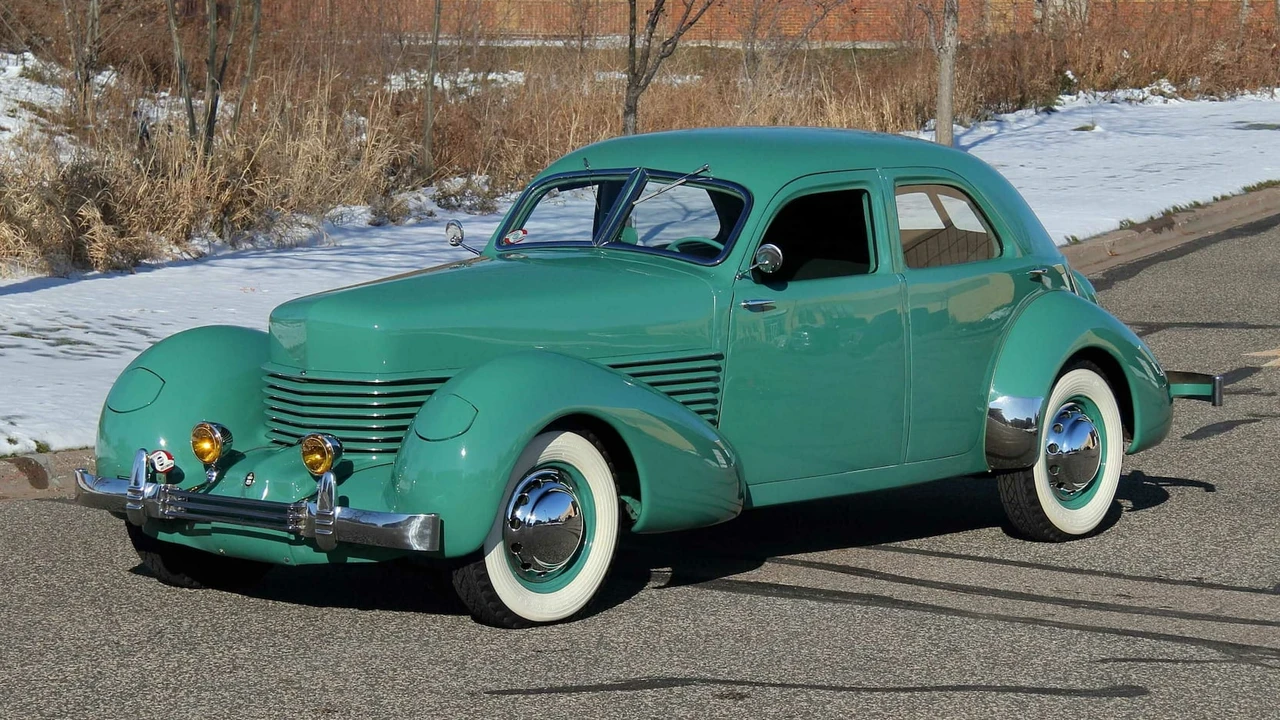 1937 Cord 810 & 812 - Image 17 of 31