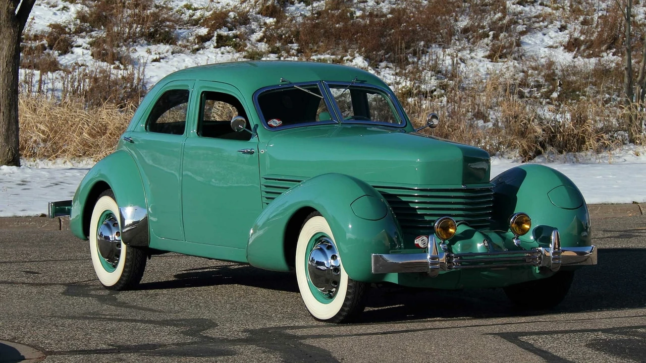 1937 Cord 810 & 812 - Image 19 of 31