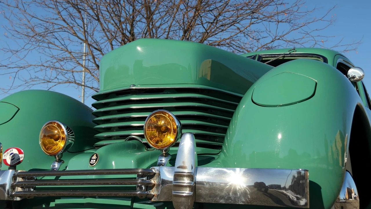 1937 Cord 810 & 812 - Image 21 of 31