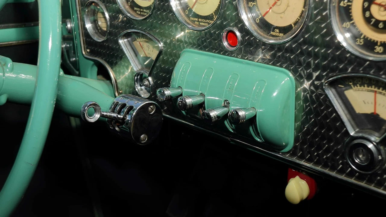 1937 Cord 810 & 812 - Image 22 of 31