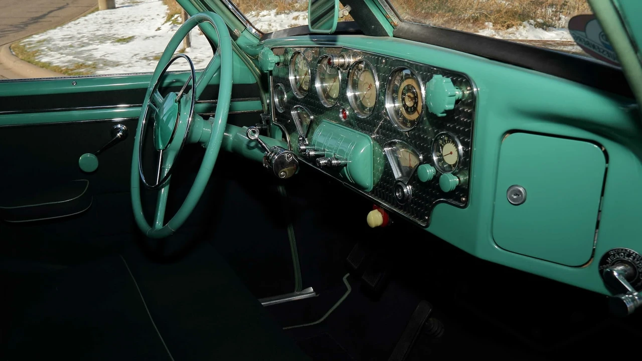 1937 Cord 810 & 812 - Image 25 of 31