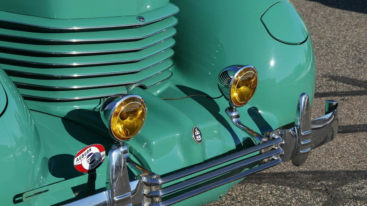 1937 Cord 810 & 812 - Image 26 of 31