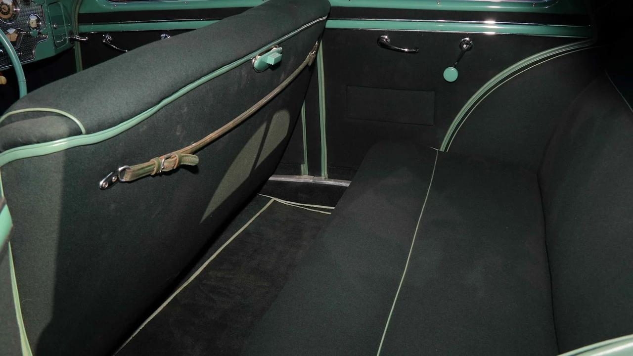 1937 Cord 810 & 812 - Image 27 of 31