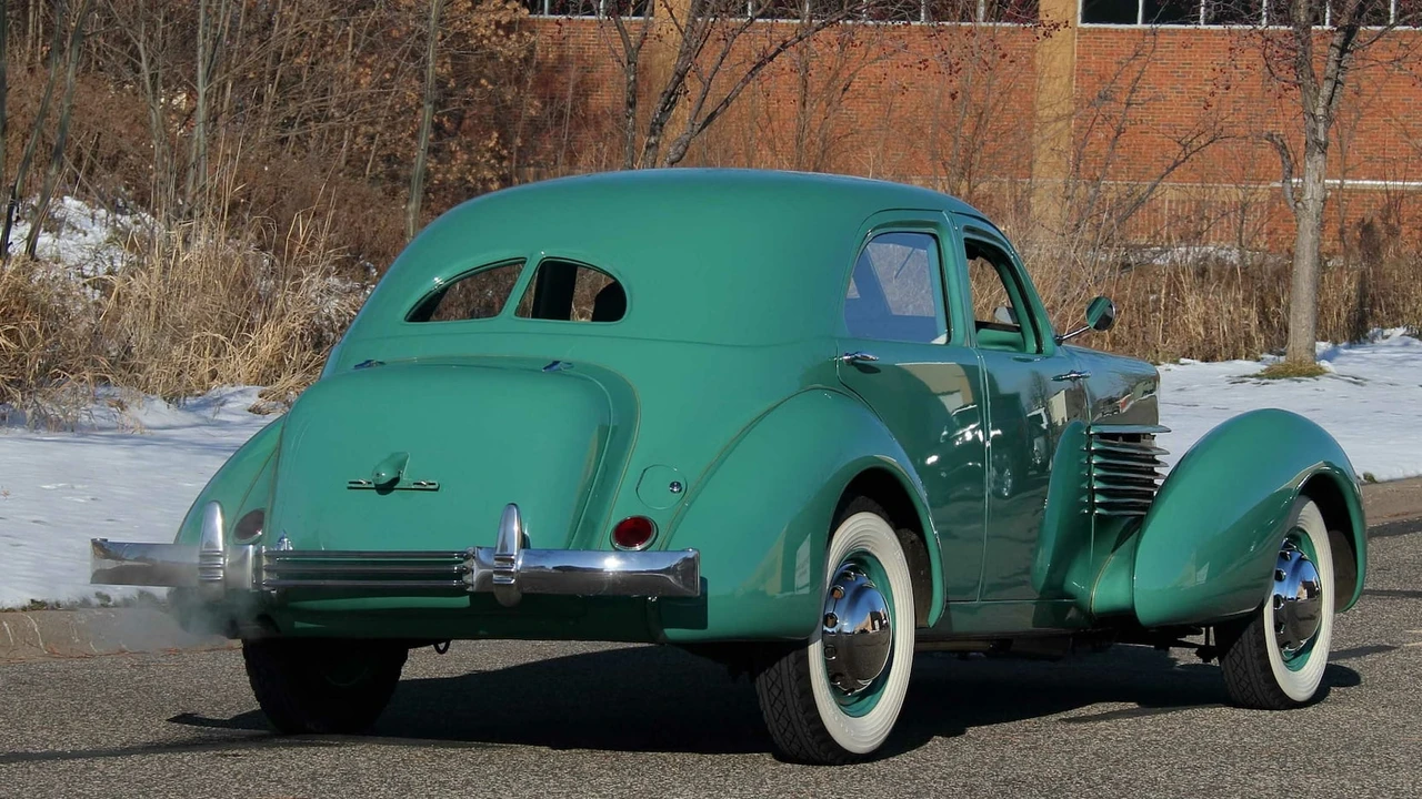 1937 Cord 810 & 812 - Image 3 of 31