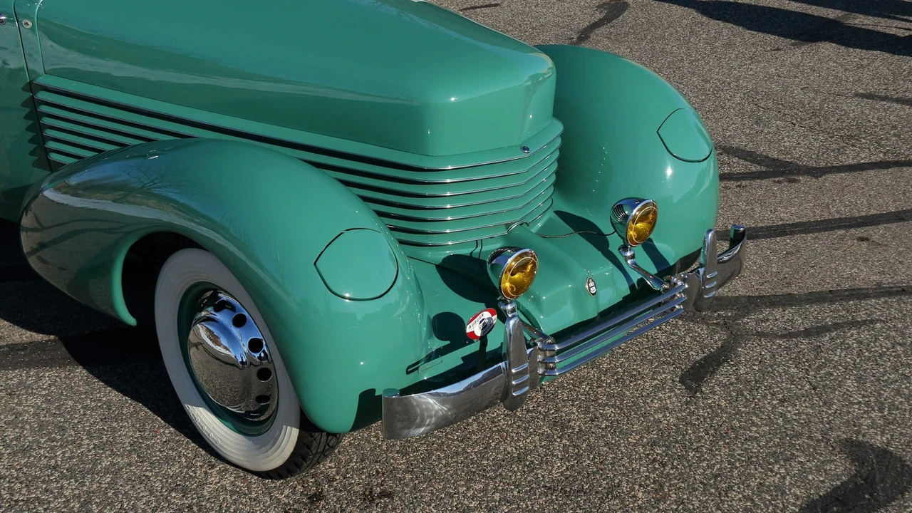 1937 Cord 810 & 812 - Image 30 of 31