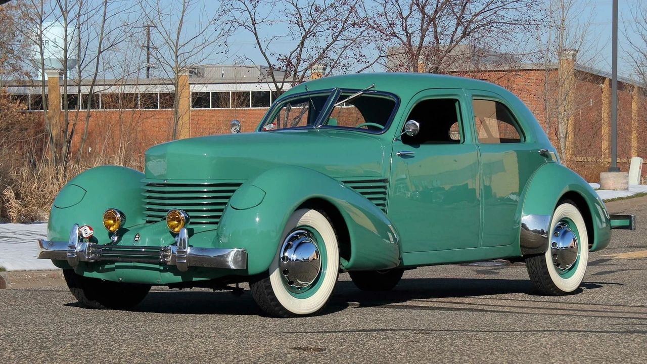 1937 Cord 810 & 812 - Image 31 of 31