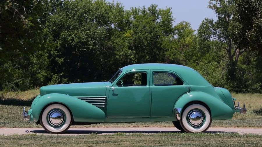 1937 Cord 810 & 812 - Image 2 of 12