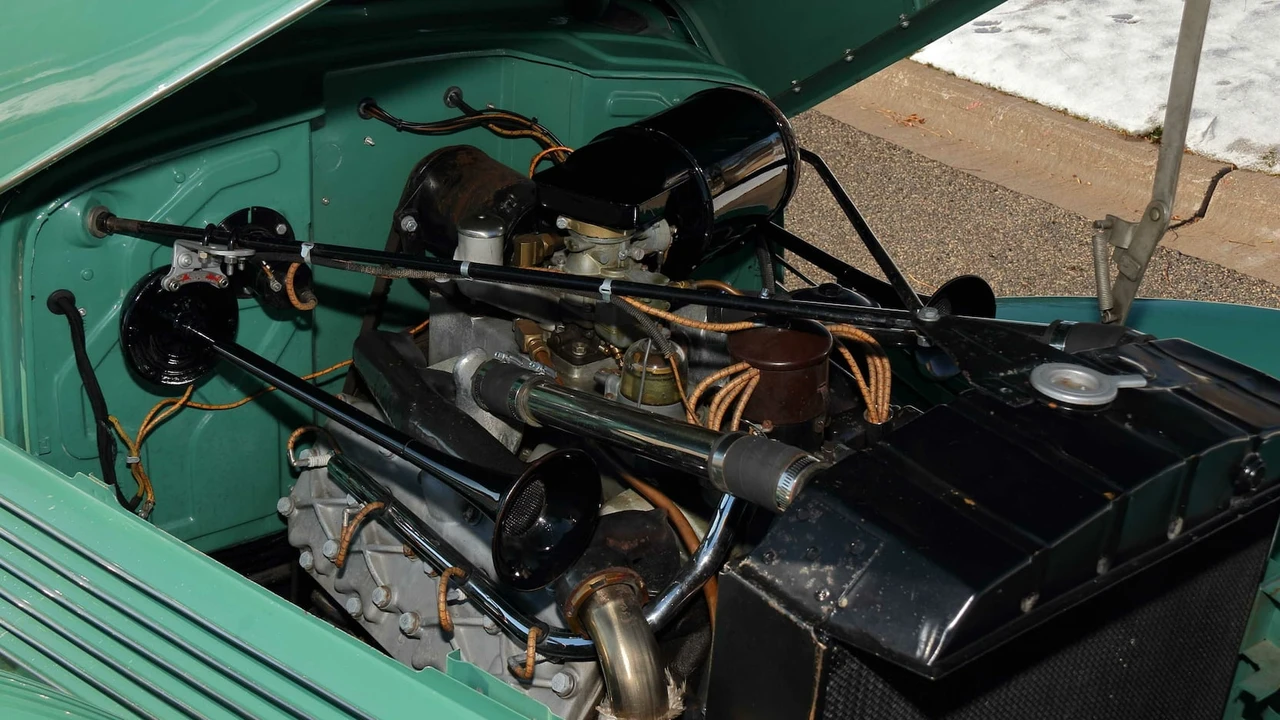 1937 Cord 810 & 812 - Image 7 of 31