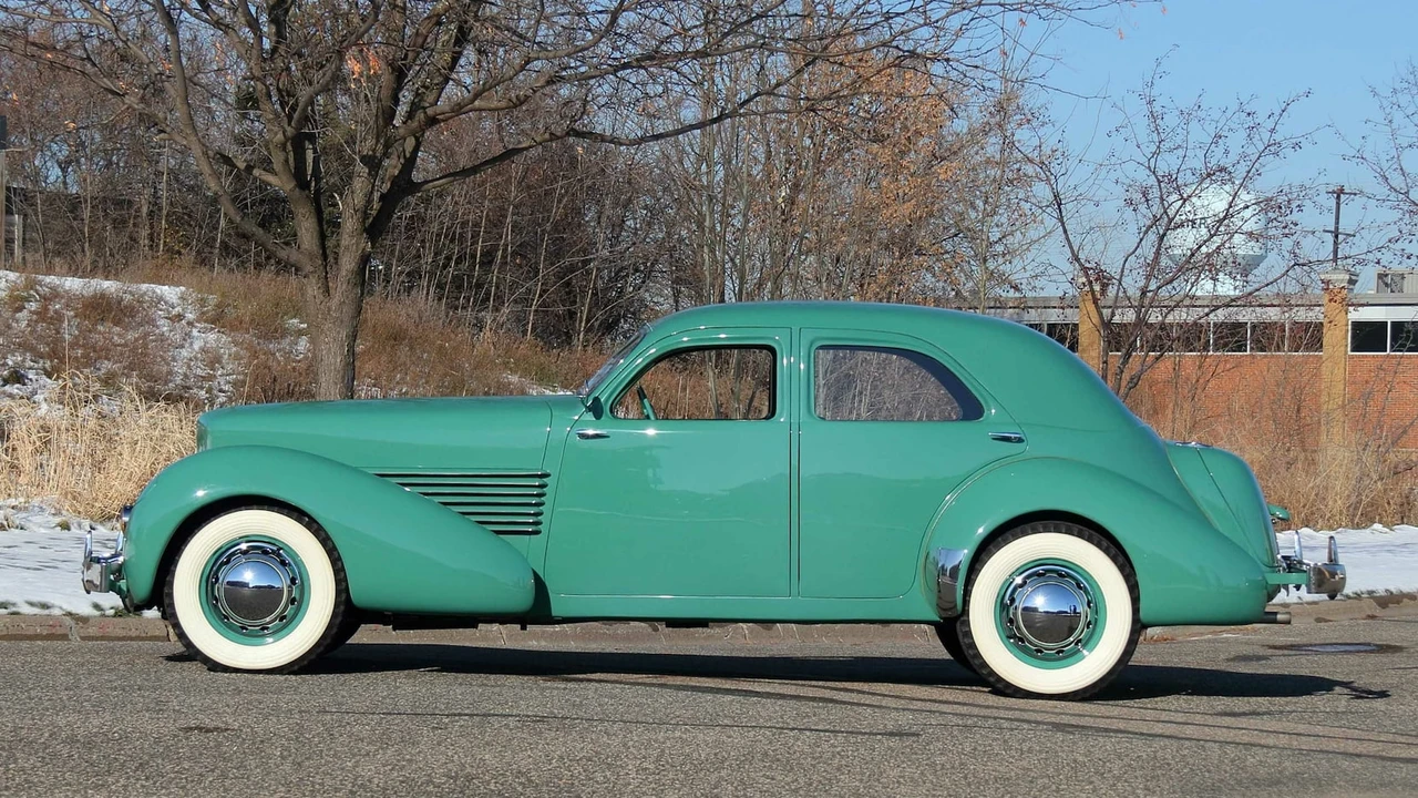 1937 Cord 810 & 812 - Image 8 of 31
