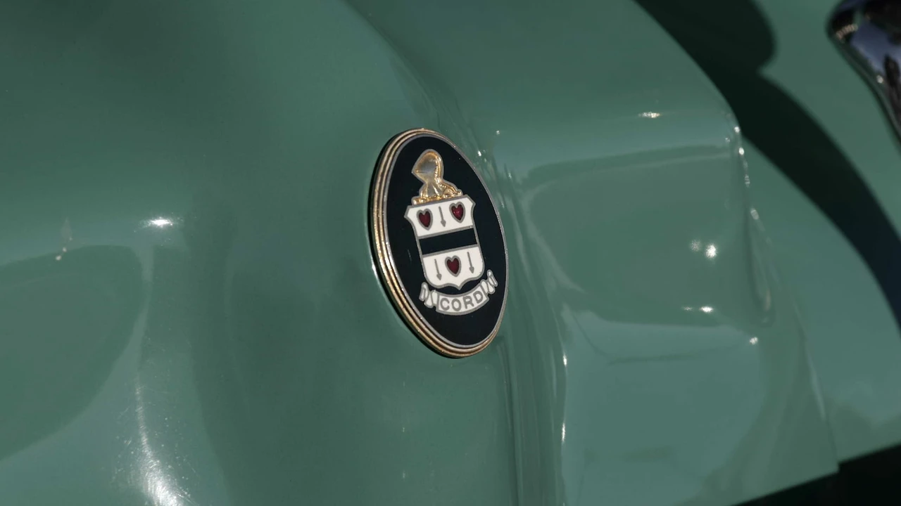 1937 Cord 810 & 812 - Image 9 of 31