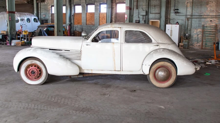 1937 Cord 810 & 812 - Image 2 of 10