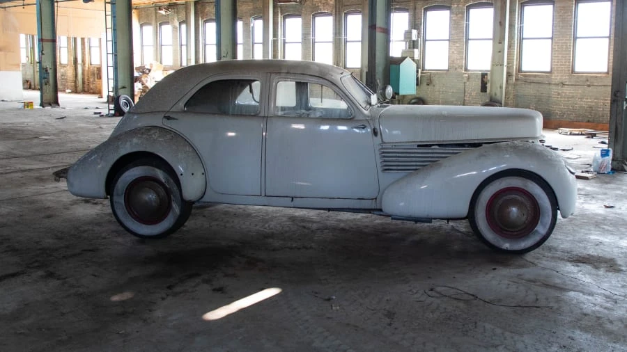 1937 Cord 810 & 812 - Image 6 of 10