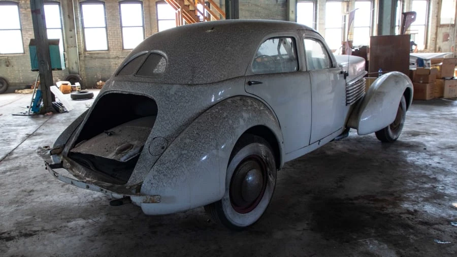 1937 Cord 810 & 812 - Image 8 of 10