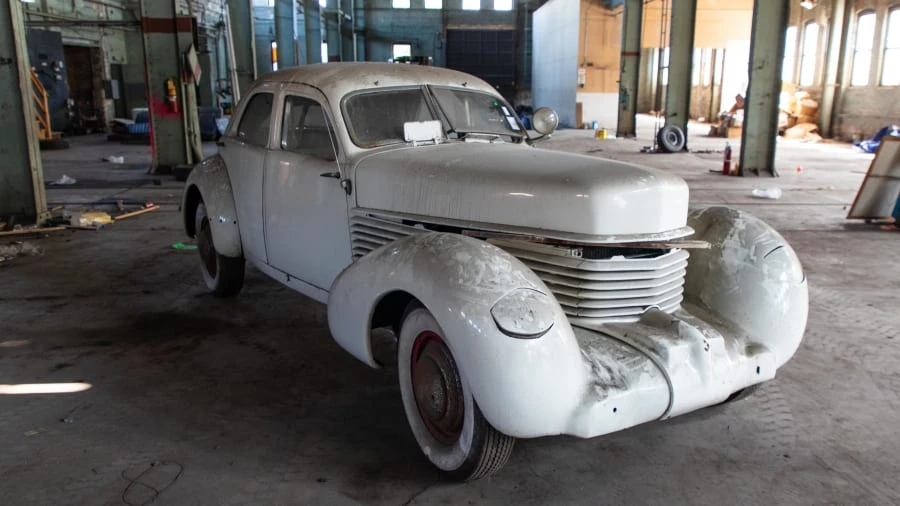 1937 Cord 810 & 812 - Image 10 of 10