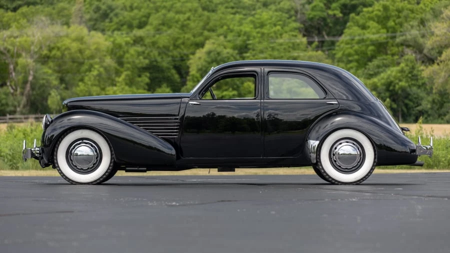 1937 Cord 810 & 812 - Image 2 of 30