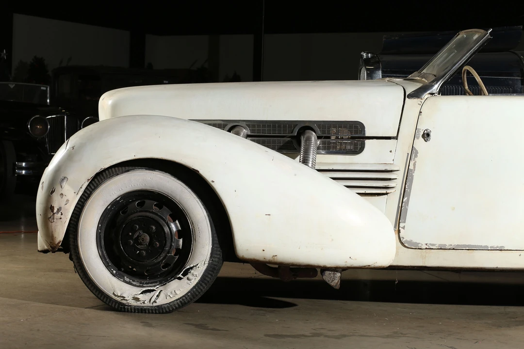 1937 Cord 810 & 812 - Image 12 of 31