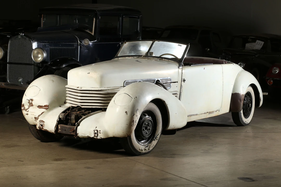 1937 Cord 810 & 812 - Image 23 of 31