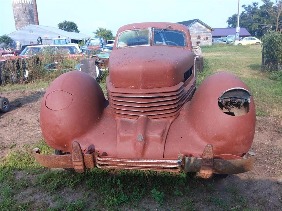 1937 Cord 810 & 812 - Image 5 of 31
