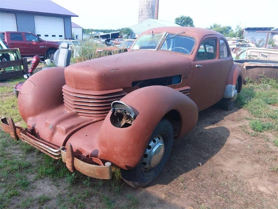 1937 Cord 810 & 812 - Image 6 of 31
