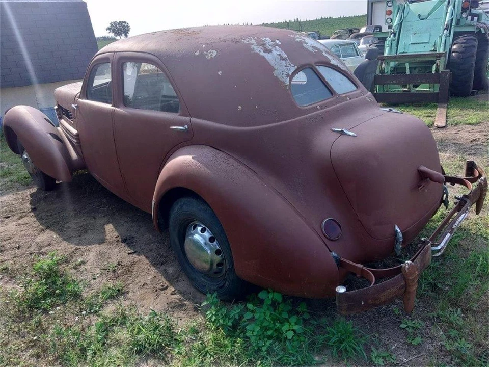 1937 Cord 810 & 812 - Image 7 of 31