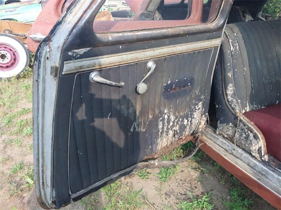 1937 Cord 810 & 812 - Image 31 of 31