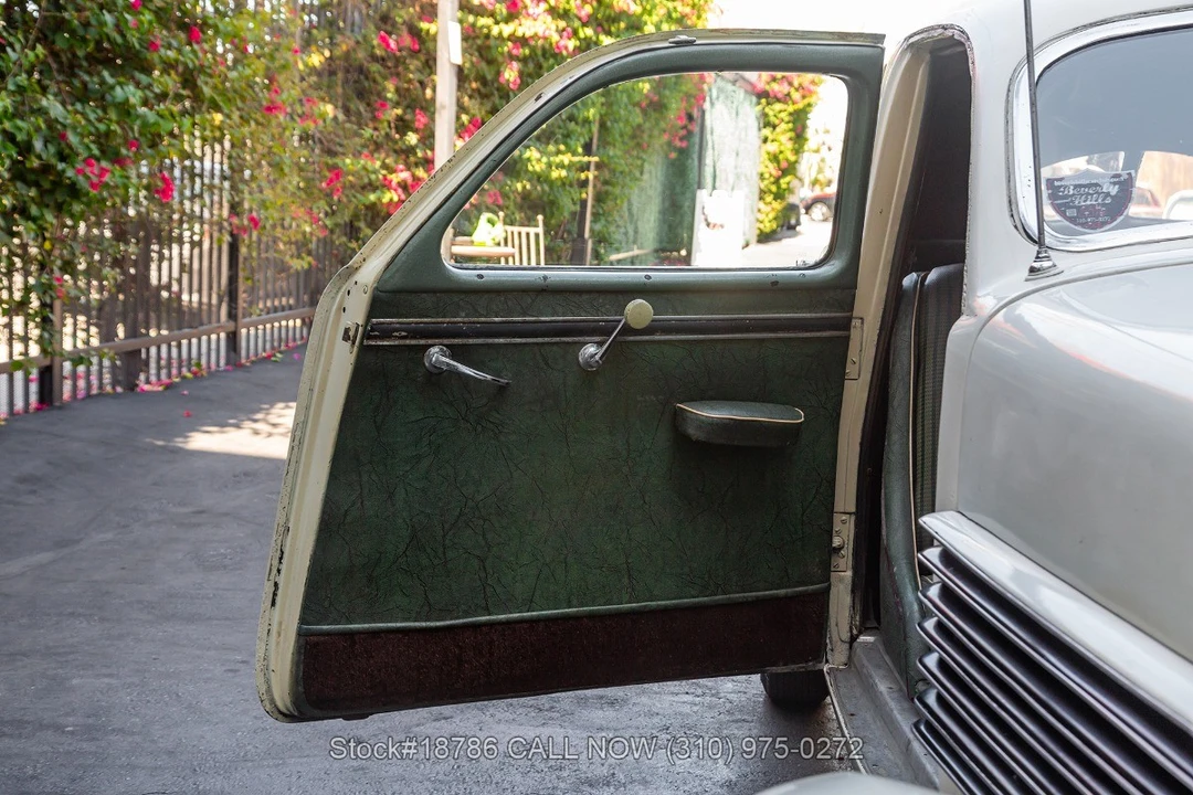 1937 Cord 810 & 812 - Image 26 of 31