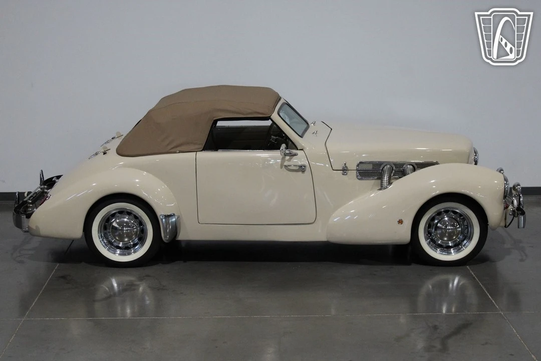 1937 Cord 810 & 812 - Image 9 of 12