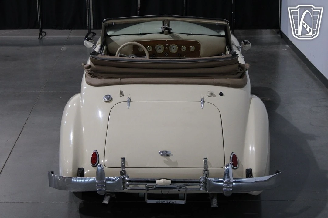 1937 Cord 810 & 812 - Image 11 of 12