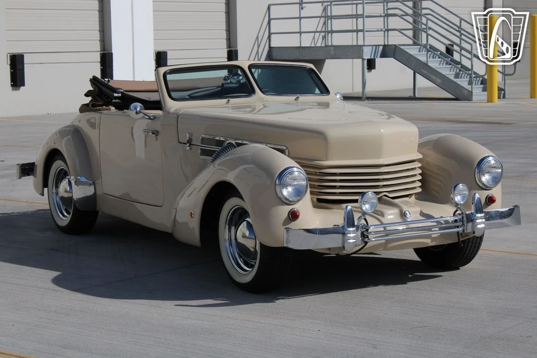 1937 Cord 810 & 812 - Image 4 of 12