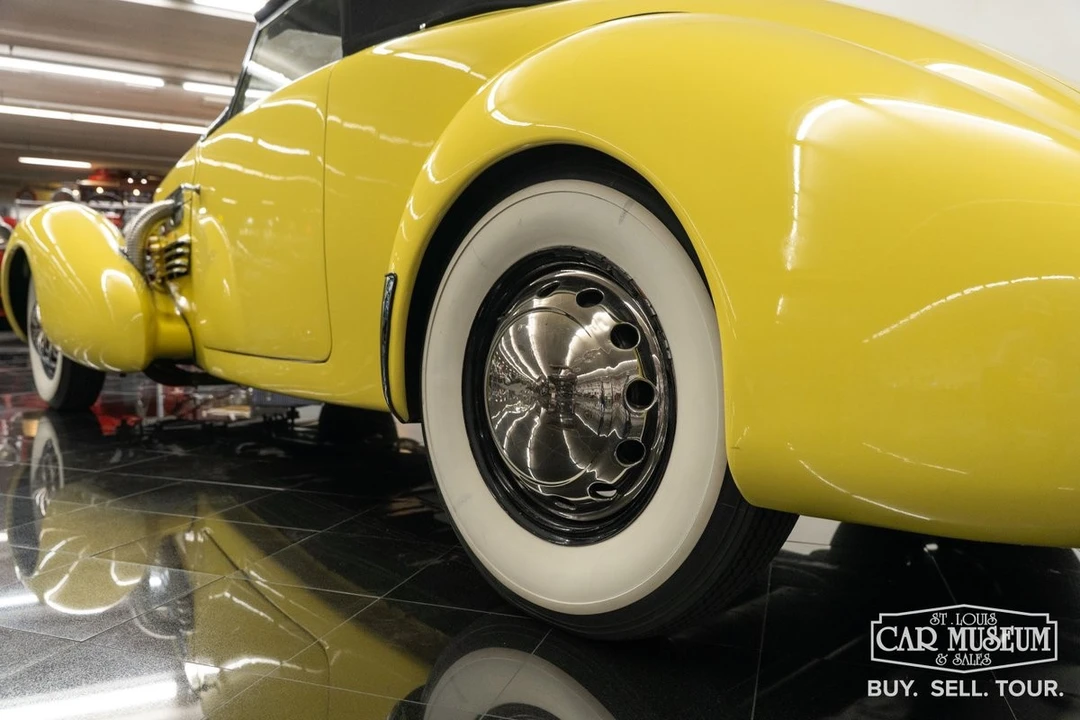 1937 Cord 810 & 812 - Image 29 of 31