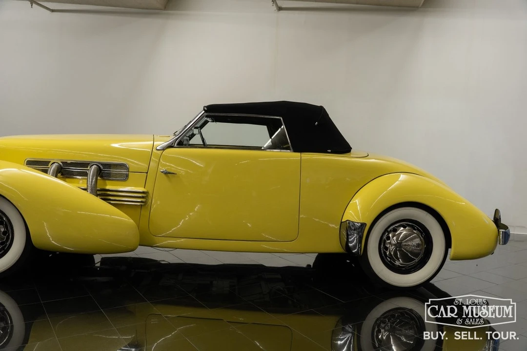 1937 Cord 810 & 812 - Image 9 of 31