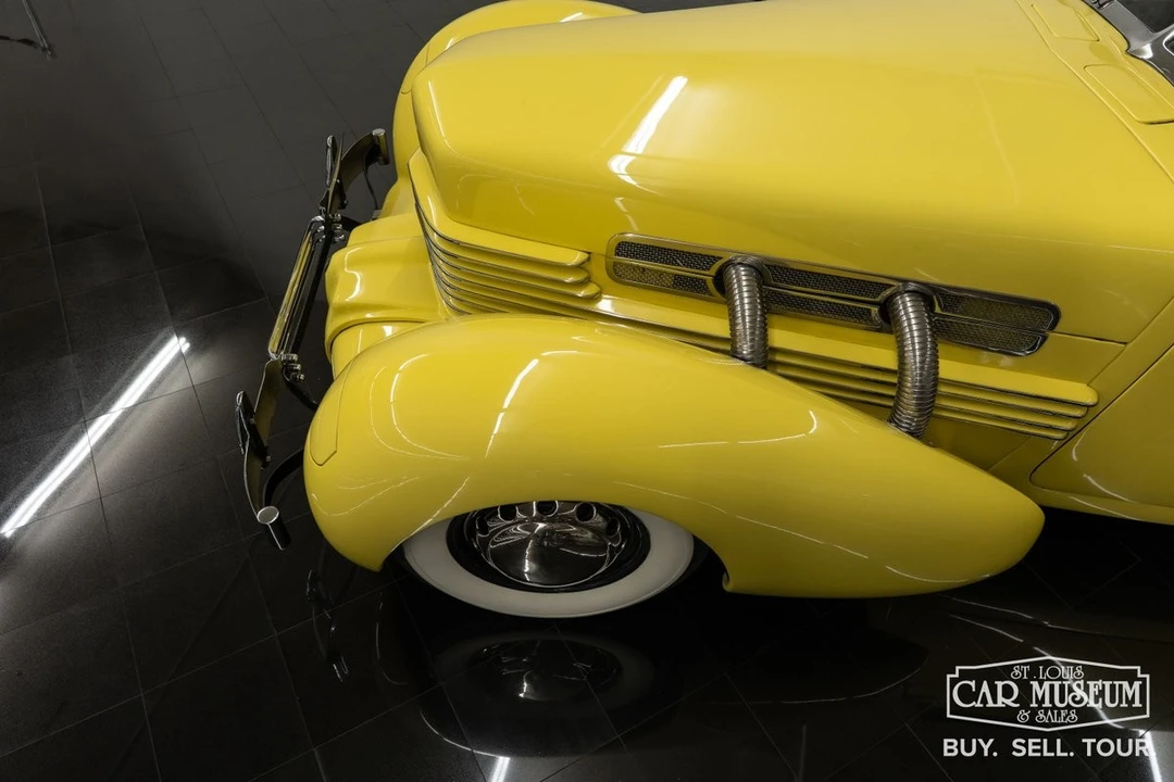 1937 Cord 810 & 812 - Image 11 of 31