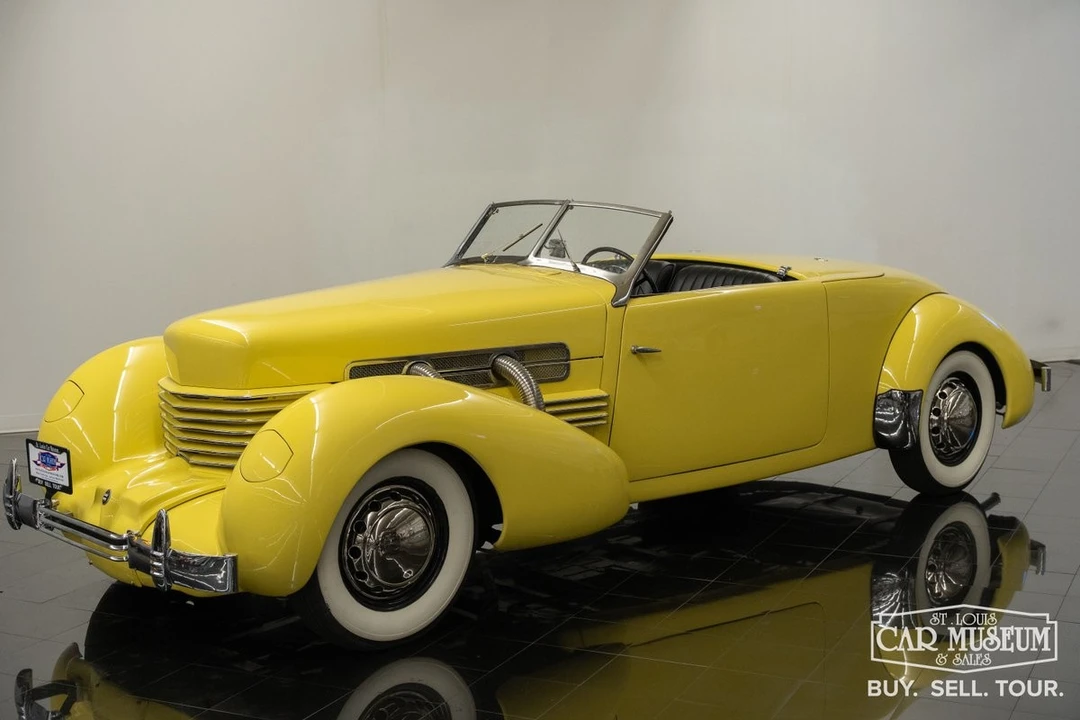 1937 Cord 810 & 812 - Image 2 of 31