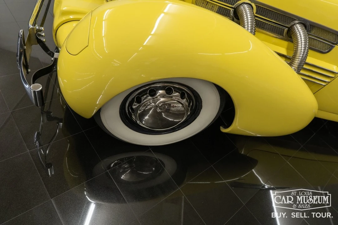 1937 Cord 810 & 812 - Image 14 of 31