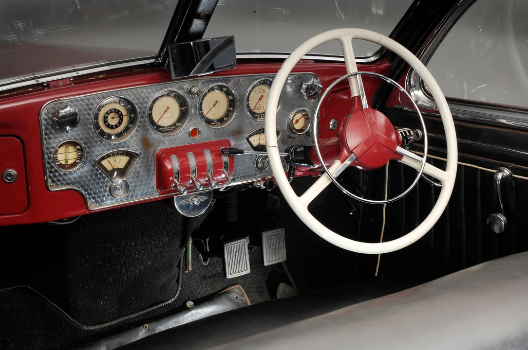 1937 Cord 810 & 812 - Image 2 of 10