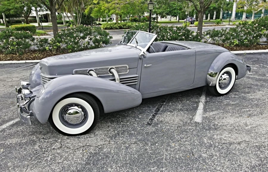 1937 Cord 810 & 812 - Image 2 of 12