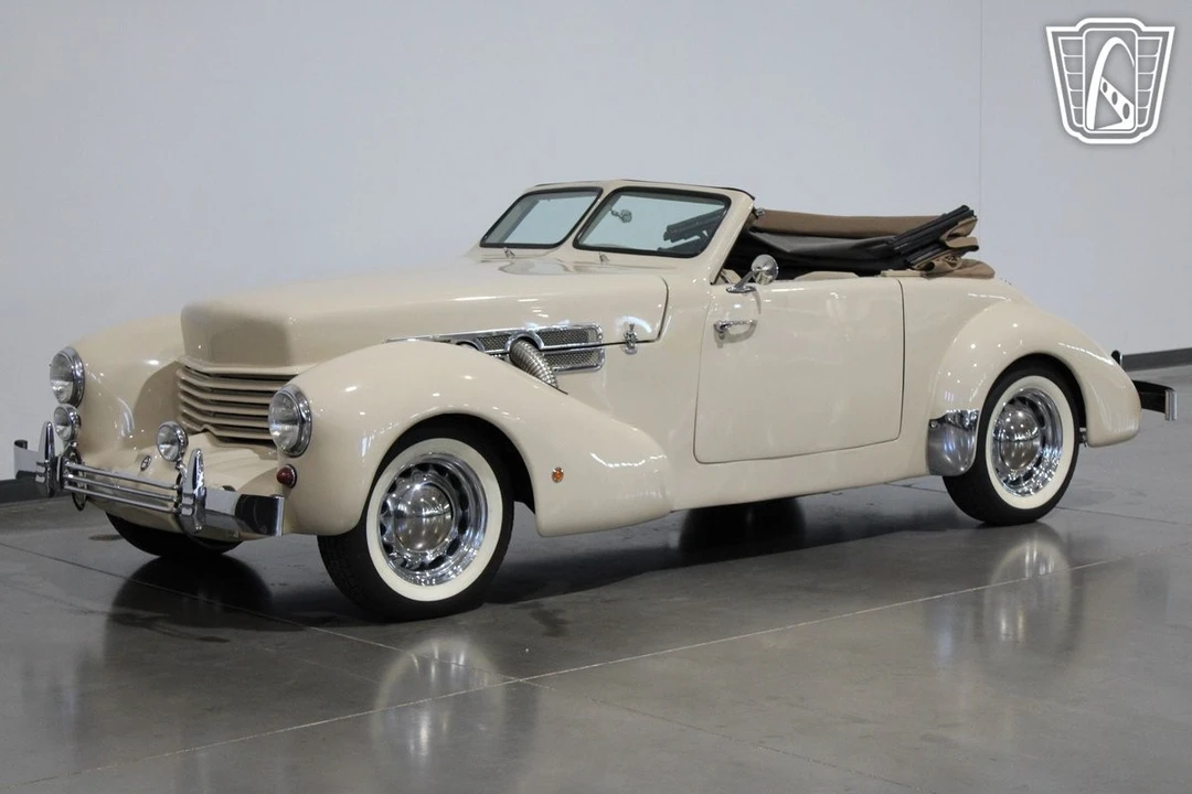 1937 Cord 810 & 812 - Image 20 of 21