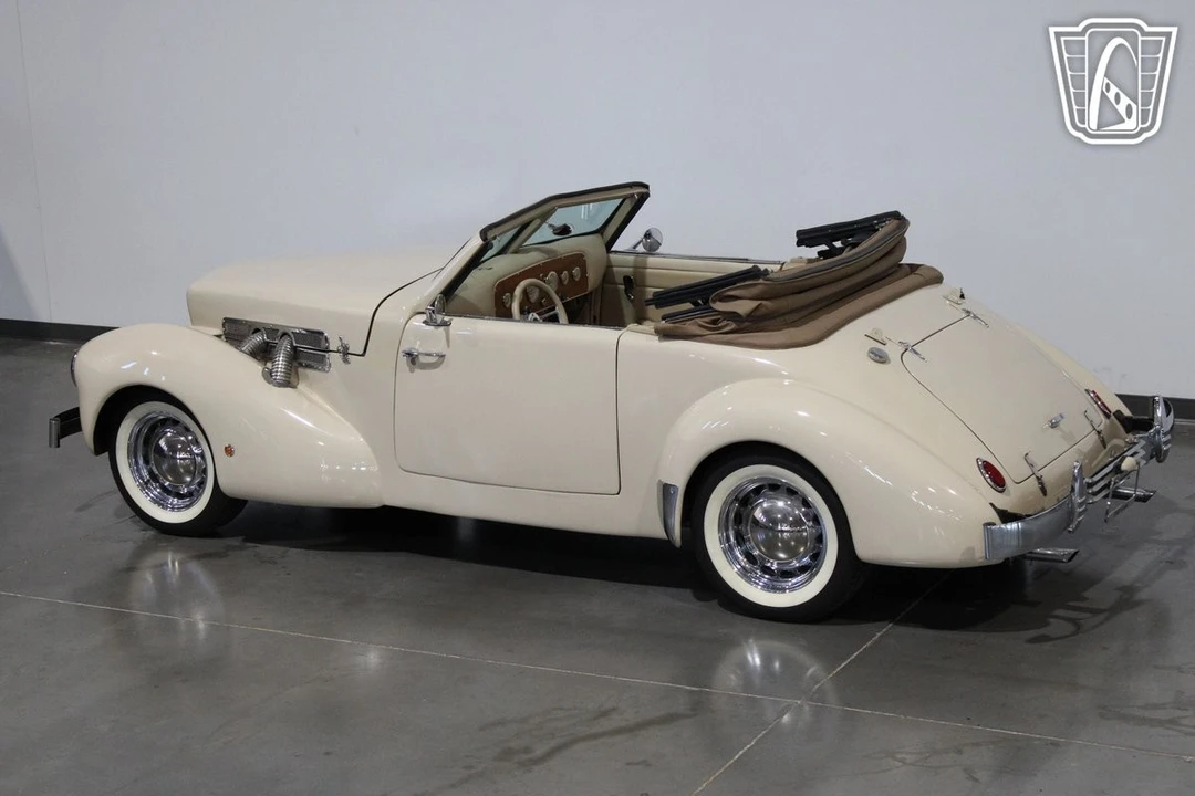 1937 Cord 810 & 812 - Image 11 of 21