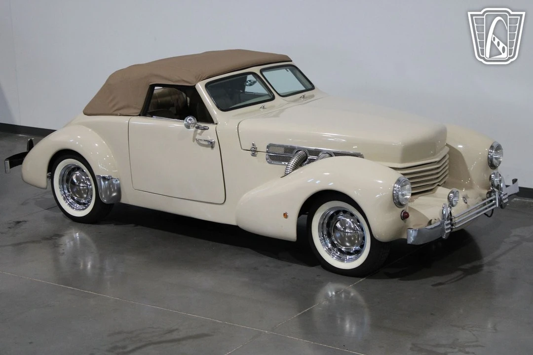 1937 Cord 810 & 812 - Image 7 of 21