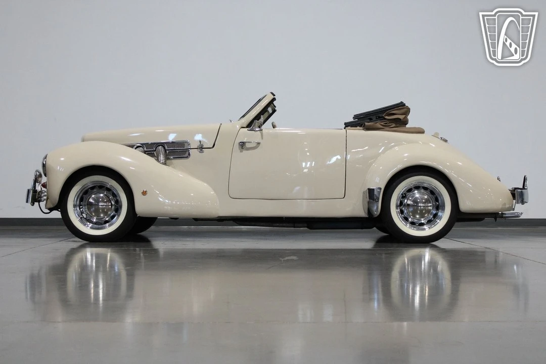 1937 Cord 810 & 812 - Image 27 of 31