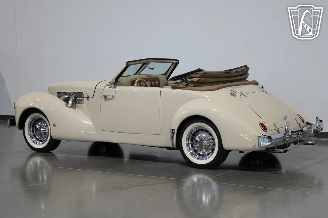 1937 Cord 810 & 812 - Image 18 of 21