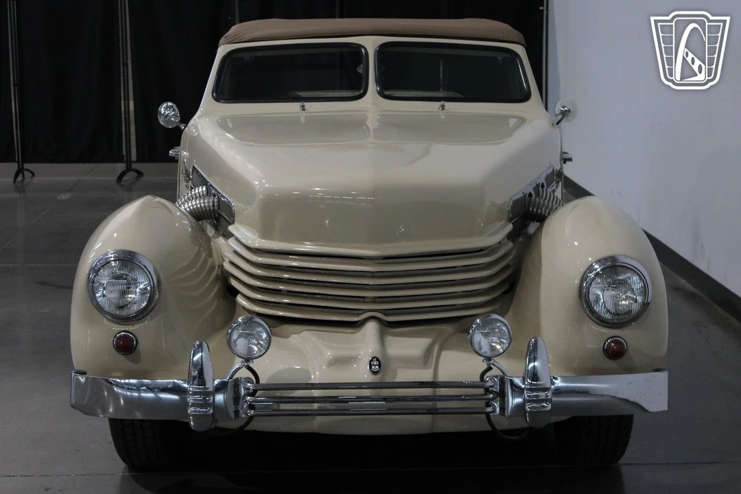 1937 Cord 810 & 812 - Image 14 of 21