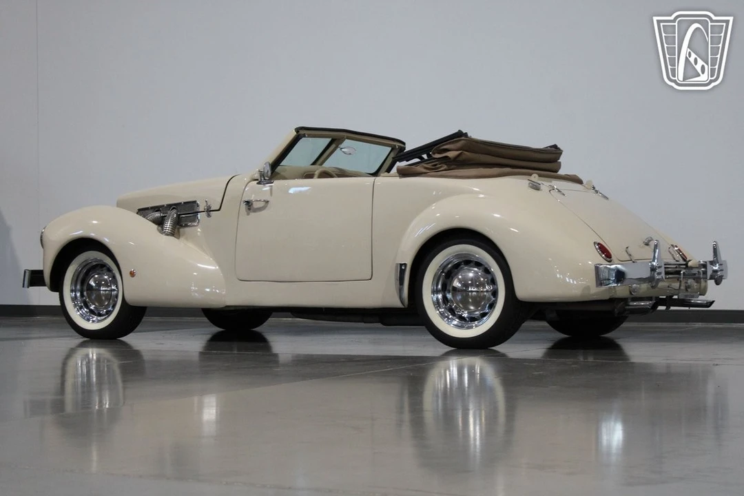 1937 Cord 810 & 812 - Image 26 of 31