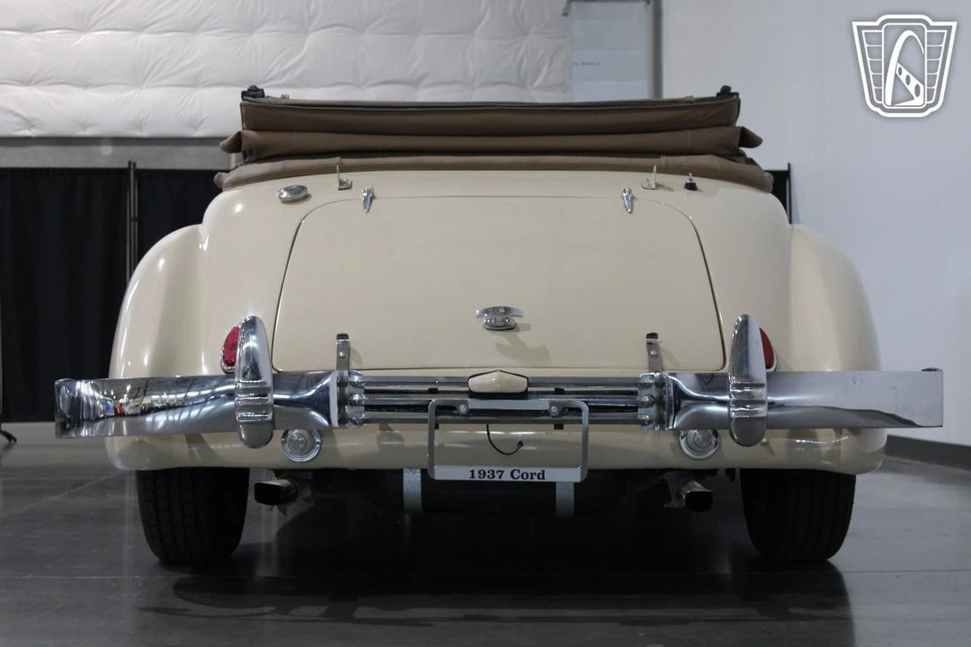 1937 Cord 810 & 812 - Image 25 of 31