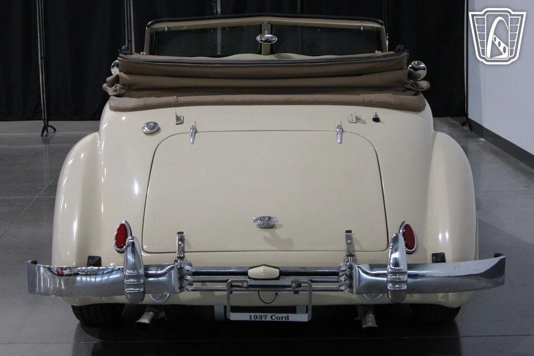 1937 Cord 810 & 812 - Image 17 of 21