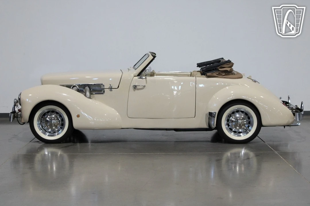 1937 Cord 810 & 812 - Image 19 of 21