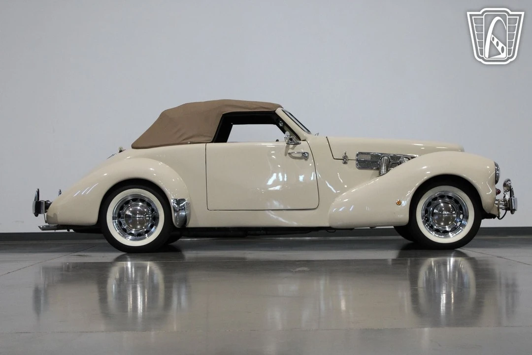 1937 Cord 810 & 812 - Image 23 of 31