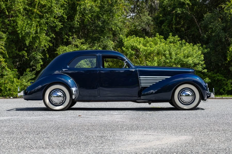1937 Cord 810 & 812 - Image 2 of 26