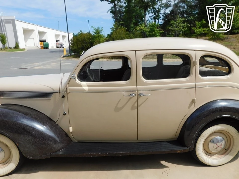 1937 DeSoto - Image 16 of 21